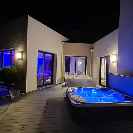 Ty Mam Goz, 50m Mer, Piscine Interieure, Spa, 11 Personnes Villa